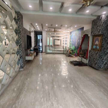 Parking in 3 BHK Builder Floor at Malviya Nagar – for Rent