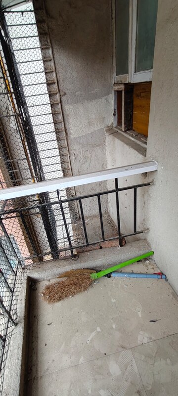 Master Bedroom in 2 BHK Apartment at Tulsidham Complex, Kapur Bawdi – for Rent