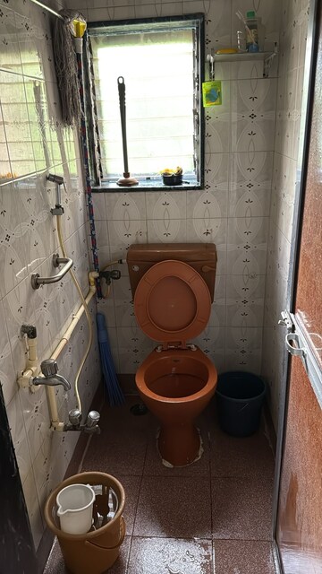 Bathroom in 1 BHK Apartment at Santacruz East – for Rent