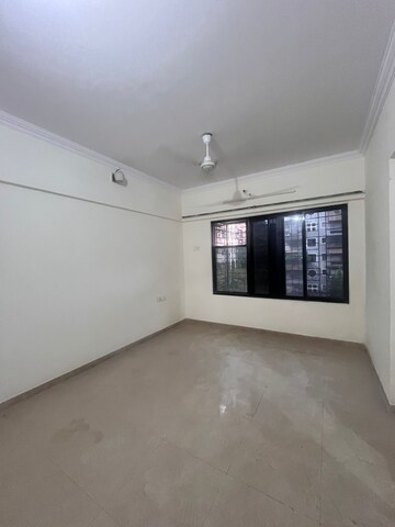 Bedroom in 3 BHK Apartment at Andheri West – for Rent