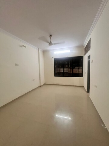 Bedroom in 3 BHK Apartment at Andheri West – for Rent