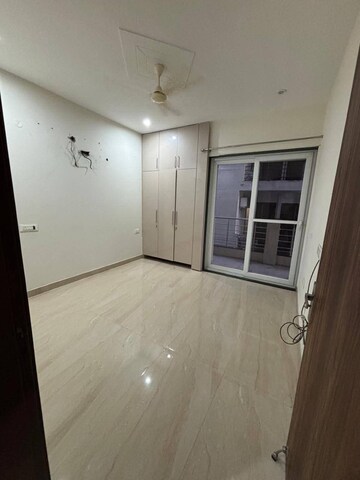 Room in 3 BHK Builder Floor at Sector 9 – for Rent