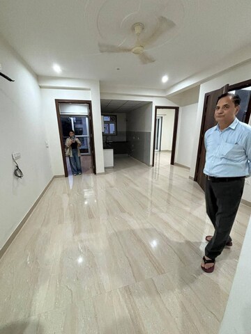 Parking in 3 BHK Builder Floor at Sector 9 – for Rent