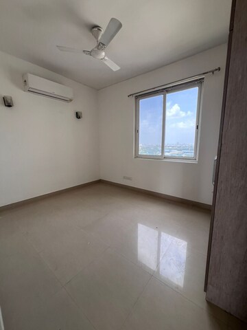 Room in 3 BHK Apartment at Hero Homes Gurgaon, Sector 104 – for Rent
