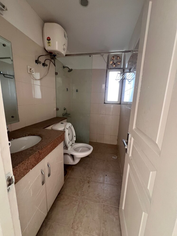 Bathroom, hero-homes-gurgaon 3 Bedroom 1689 Sq.Ft. Apartment In Sector 104 Gurgaon 9018716