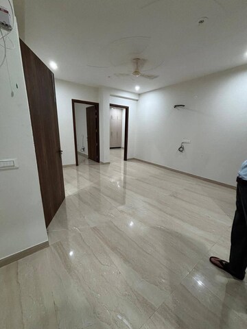 Room in 3 BHK Builder Floor at Sector 4 – for Rent