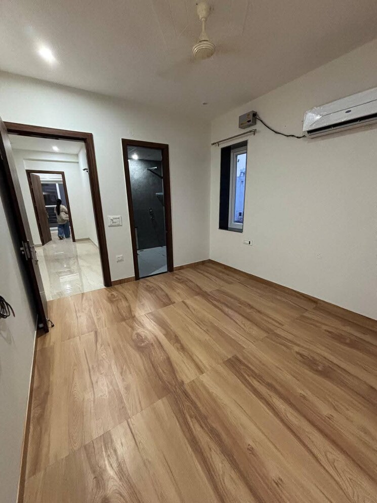 Room, sector 4 3 Bedroom 200 Sq.Yd. Builder Floor In Sector 4 Gurgaon 9018717