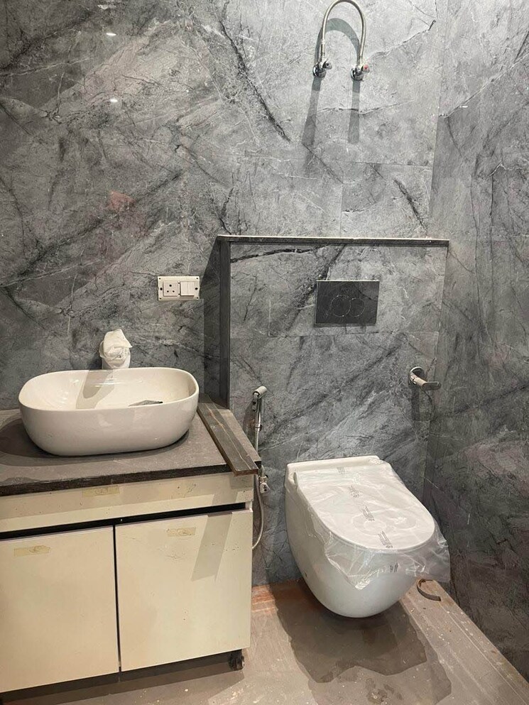 Bathroom, sector 7 3 Bedroom 250 Sq.Yd. Builder Floor In Sector 7 Gurgaon 9018721