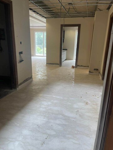 Room in 3 BHK Builder Floor at Sector 7 – for Rent