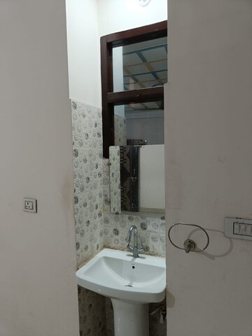 Bathroom in 2 BHK Builder Floor at DDA Residential Plots Sector XXIII, Sector 23 Dwarka – for Rent