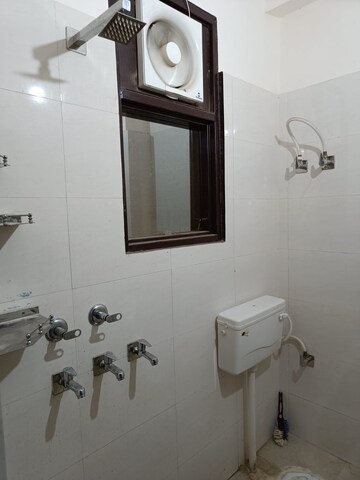 Bathroom in 2 BHK Builder Floor at DDA Residential Plots Sector XXIII, Sector 23 Dwarka – for Rent
