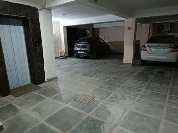 Parking in 2 BHK Builder Floor at DDA Residential Plots Sector XXIII, Sector 23 Dwarka – for Rent