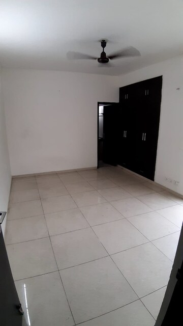 Room in 3 BHK Apartment at Ajnara Daffodil, Sector 137 – for Rent