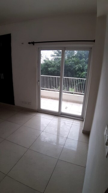 Room in 3 BHK Apartment at Ajnara Daffodil, Sector 137 – for Rent