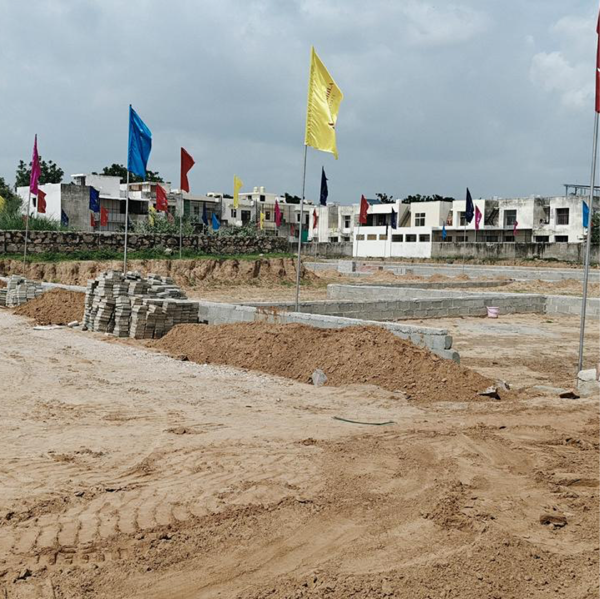 Plot For Sale in Mansarovar Extension