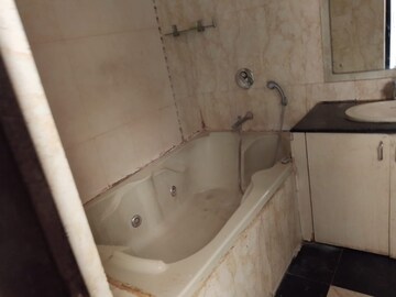 Bathroom in 4 BHK Villa at Sushant Lok 3, Sector 57 – for Rent