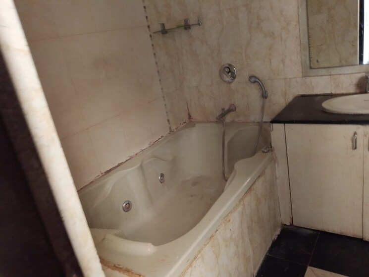 Bathroom, sushant-lok-3 4 Bedroom 3500 Sq.Ft. Villa In Sector 57 Gurgaon 9018784