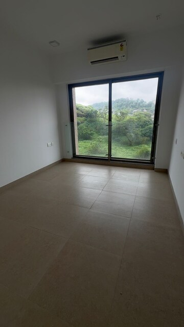 Room in 2 BHK Apartment at Kanakia Silicon Valley, Powai – for Rent