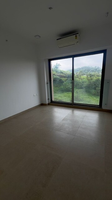 Room in 2 BHK Apartment at Kanakia Silicon Valley, Powai – for Rent
