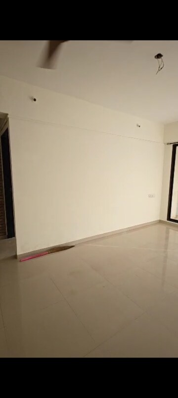 Room in 2 BHK Apartment at Sayba Orchid, Kurla East – for Rent