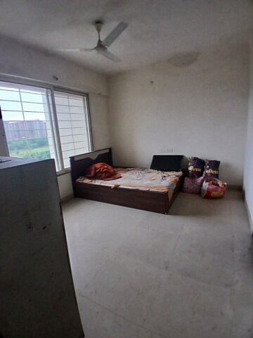 Bedroom in 2 BHK Apartment at Mihan – for Rent