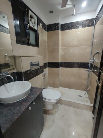 Team Area in 3 BHK Builder Floor at Defence Colony – for Rent