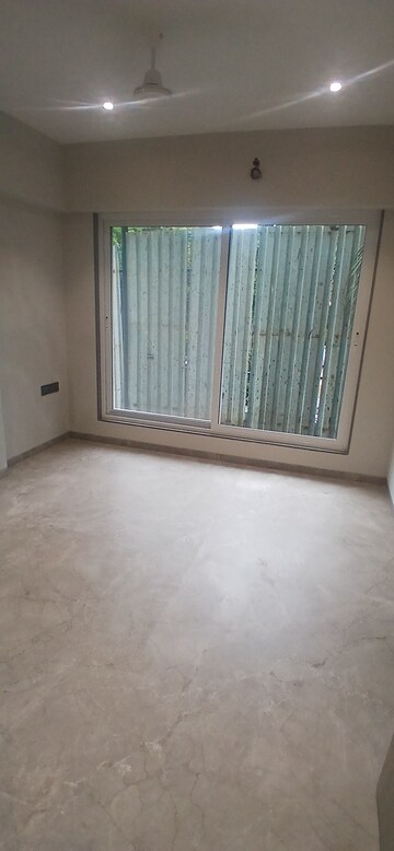 Room in 4 BHK Apartment at Pardis Shingadia, Chembur – for Sale