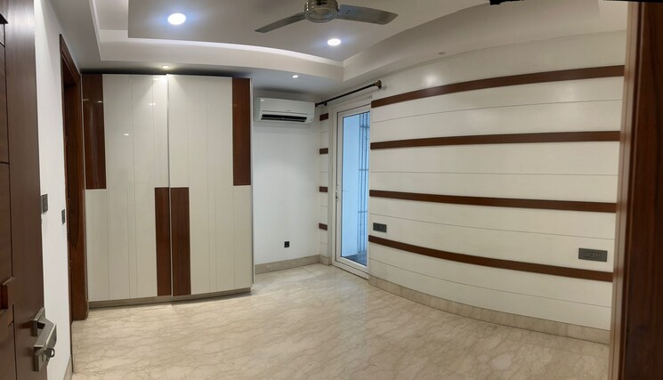 Room, defence colony 4 Bedroom 325 Sq.Yd. Builder Floor In Defence Colony Delhi 9018843