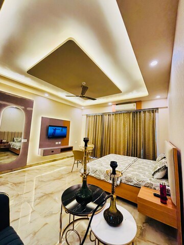 Team Area in Studio Apartment at Gaur City Center, Sector 4 Greater Noida – for Rent