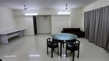 Team Area in 3 BHK Apartment at Golden Tower Santacruz, Santacruz East – for Rent