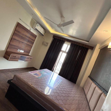Furnished Amenities in 3 BHK Apartment at Omaxe The Palace, Sushant Golf City – for Rent