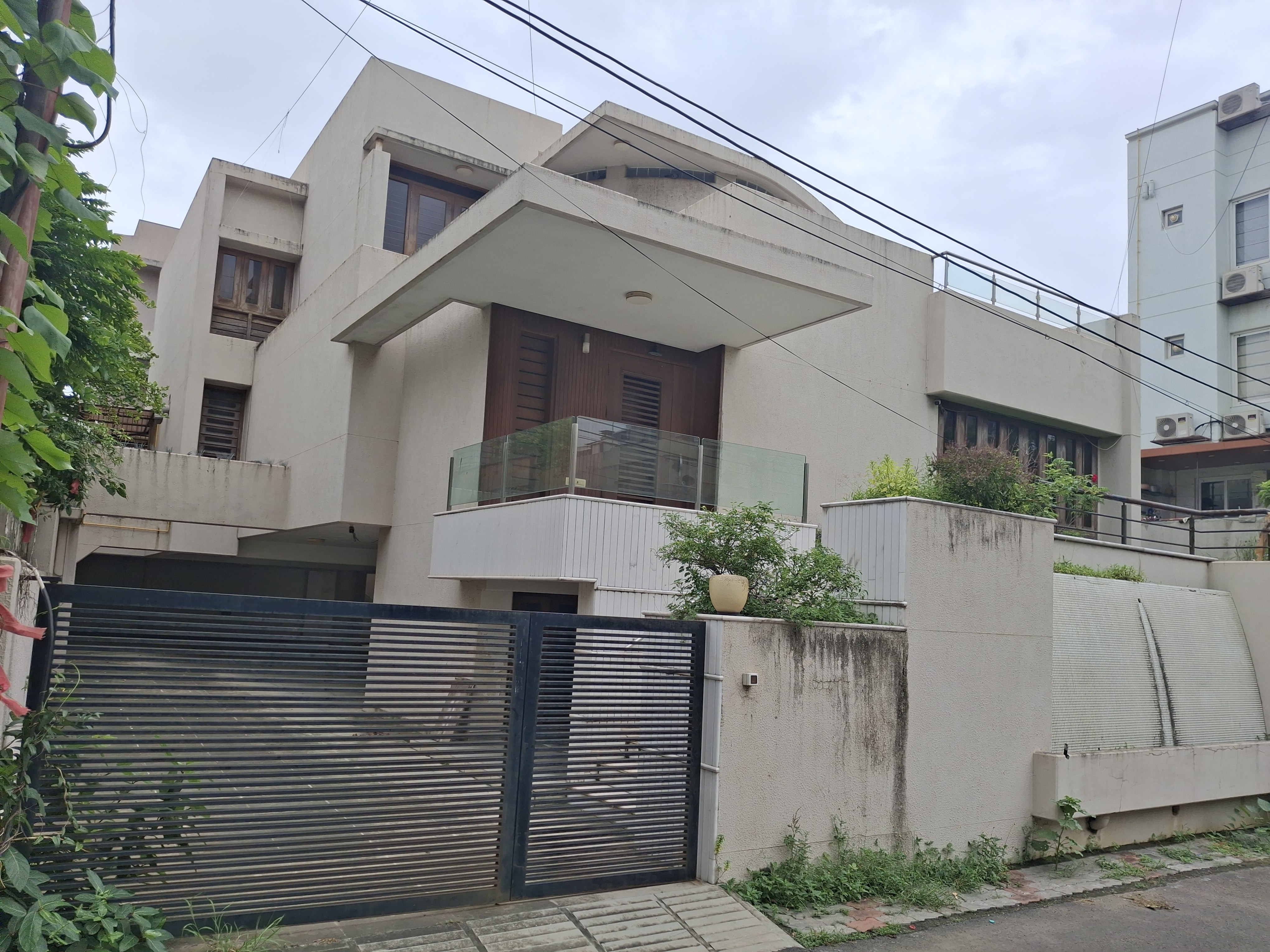 6 BHK + Pooja Room,Servant Room,Study Room,Extra Room Villa For Sale in Milestone Palacio