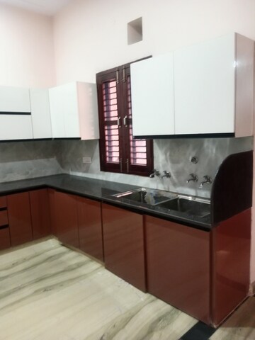 Kitchen in 3 BHK Independent House at Sector 40 – for Rent