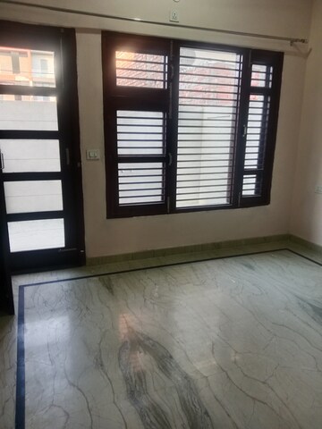 Room in 3 BHK Independent House at Sector 40 – for Rent