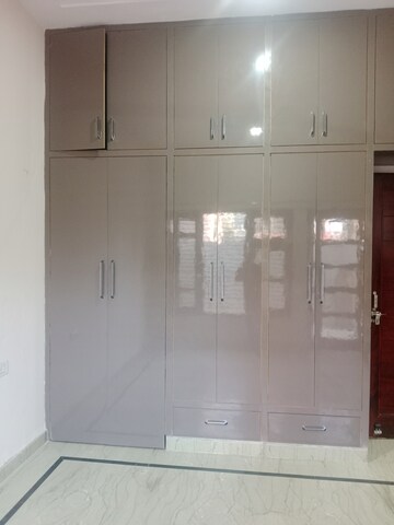 Room in 3 BHK Independent House at Sector 40 – for Rent