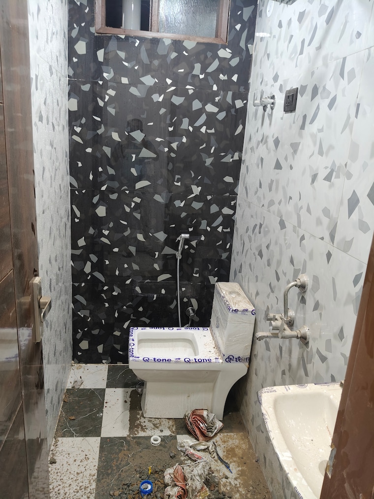 Bathroom, govindpuri 3 Bedroom 900 Sq.Ft. Builder Floor In Govindpuri Delhi 9018953