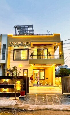 5 BHK + Pooja Room,Servant Room,Study Room,Extra Room Independent House For Sale in Jagdamba Nagar