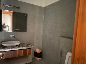 Furnished Amenities in 6 BHK Villa at Vipul Tatvam Villas, Sector 48 – for Rent