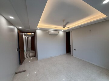 Room in 3 BHK Builder Floor at Nehru Enclave – for Rent
