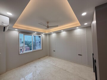 Room in 3 BHK Builder Floor at Nehru Enclave – for Rent