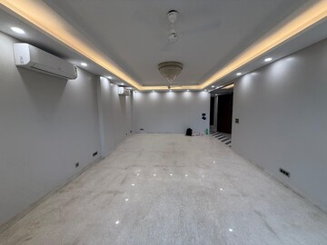 Room in 3 BHK Builder Floor at Nehru Enclave – for Rent