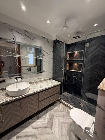Team Area in 3 BHK Builder Floor at Nehru Enclave – for Rent