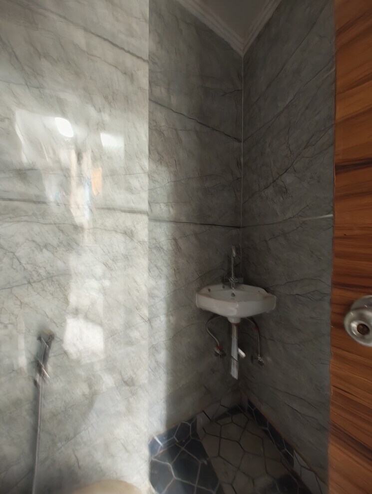 Bathroom, govindpuri 3 Bedroom 100 Sq.Yd. Builder Floor In Govindpuri Delhi 9018998