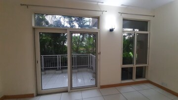 Room in 3 BHK Apartment at Jaypee Greens Star Court, Jaypee Greens – for Sale