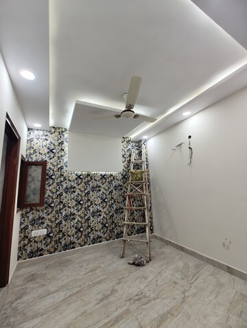 Bedroom in 2 BHK Builder Floor at Govindpuri – for Rent