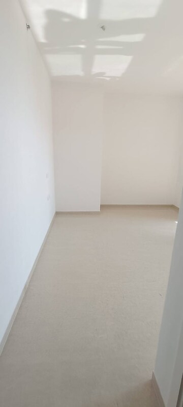 Room in 2 BHK Apartment at Hiranandani Estate, Ghodbunder Road – for Rent
