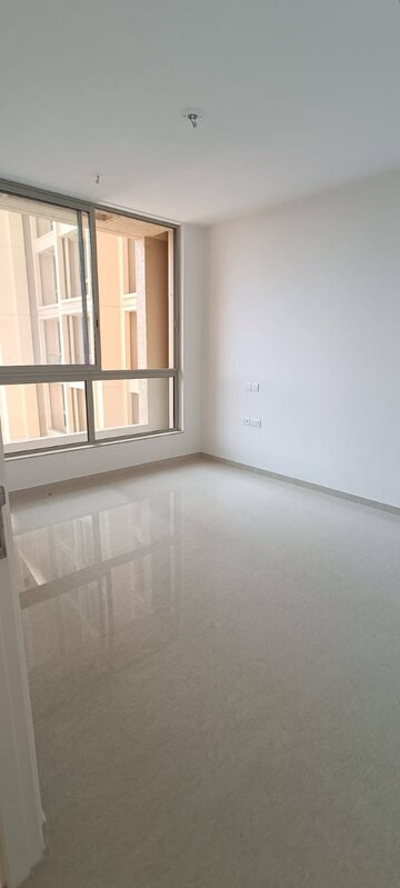 Room in 2 BHK Apartment at Hiranandani Estate, Ghodbunder Road – for Rent