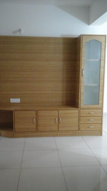 Room in 2 BHK Apartment at Aparna Sarovar Zicon, Nallagandla – for Rent