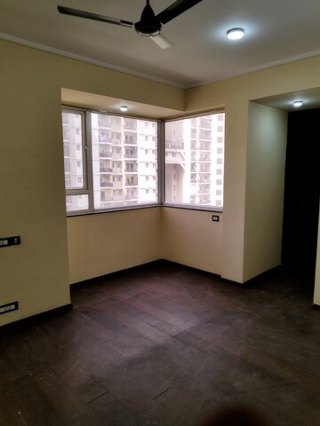 Room in 3 BHK Apartment at Dasnac The Jewel, Sector 75 – for Rent