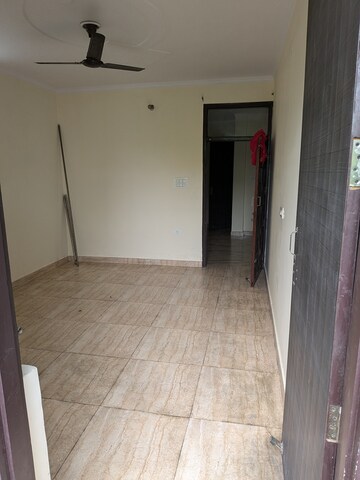 Room in 2.5 BHK Builder Floor at Nirman Vihar – for Rent